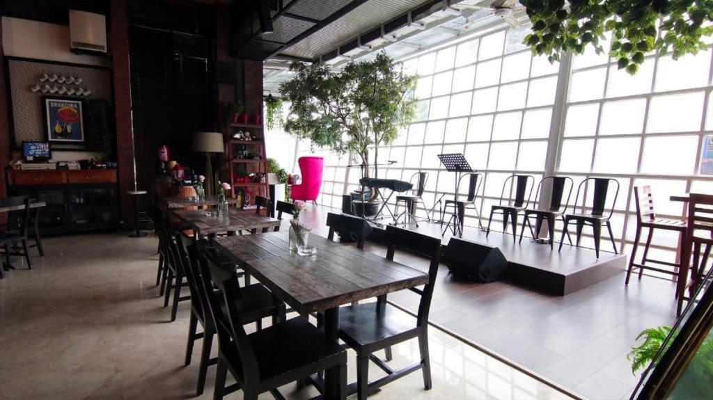 The Arista Hotel Palembang Exterior foto